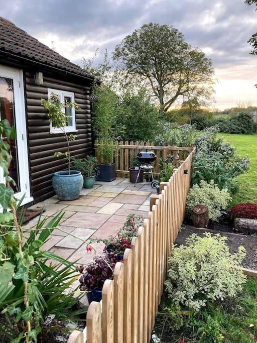Cosy Studio Retreat In Wells, Somerset Bagian luar foto