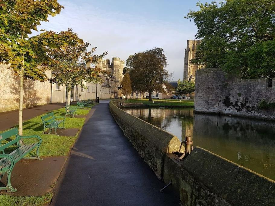 Cosy Studio Retreat In Wells, Somerset Bagian luar foto